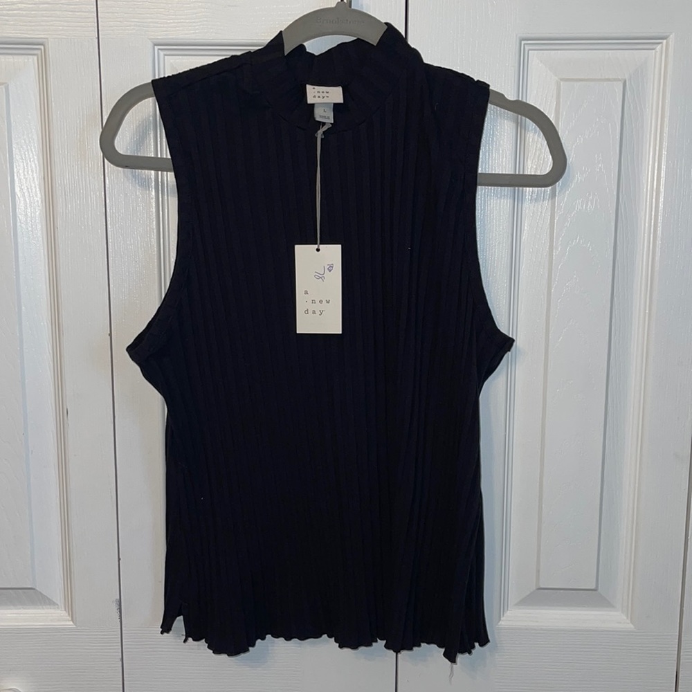 NWT Sleeveless, mock neck, pleated, black top Size L